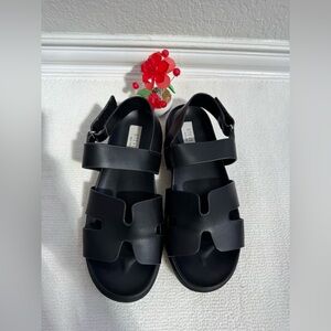 Steve Madden Black Cutout Leather Sandals Size 6